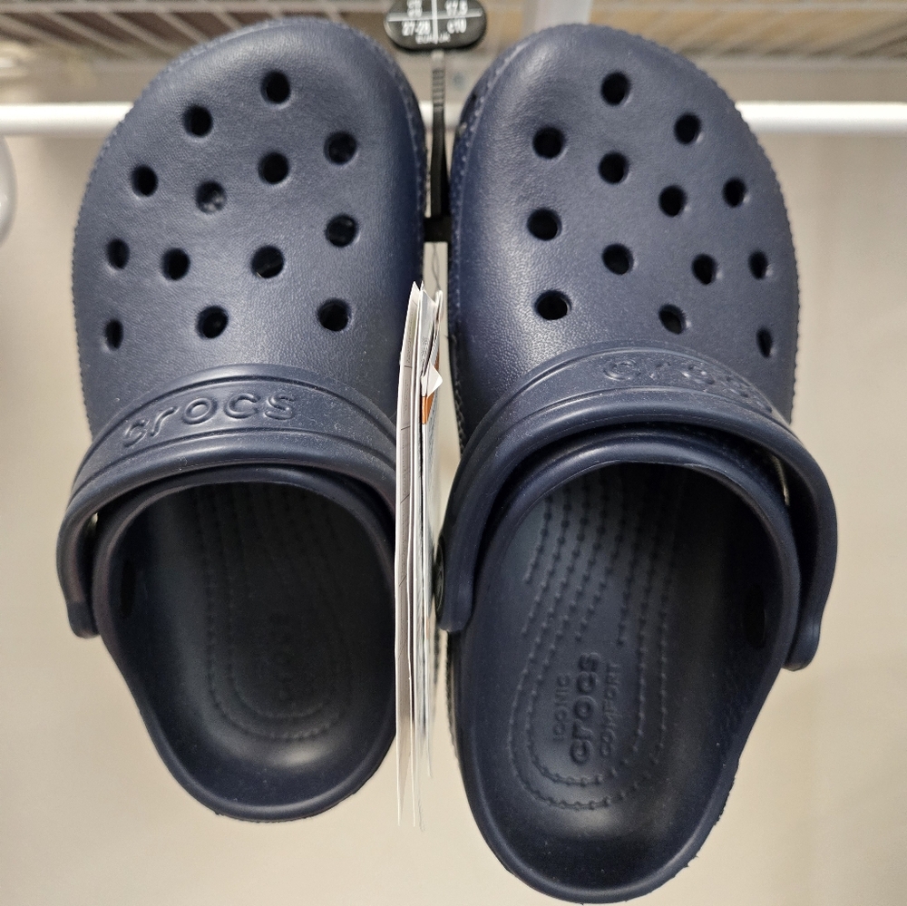 NWT Crocs Kids 11
